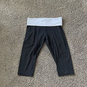 Victoria secret PINK women’s yoga capris. Size medium.